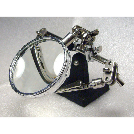 Support articulé avec loupe.