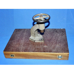 Occasion: Potence Robur pour poser les verres de montres.