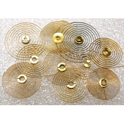 Lot de 12 spiraux de réveils assortis.